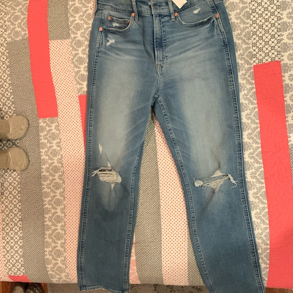 Gap Women’s Straight Leg Ripped Jeans